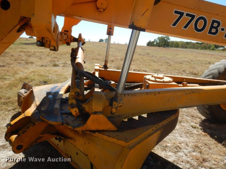 image for item HF9389 1988 John Deere 770BH  motor grader