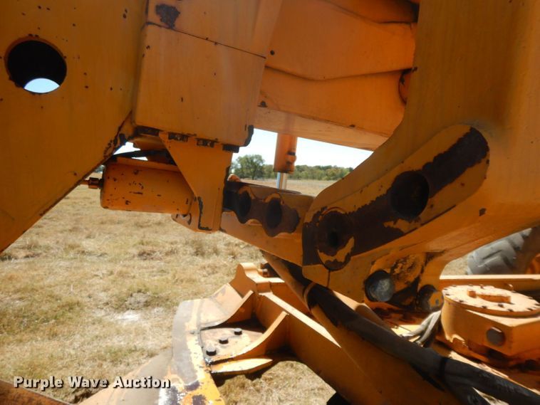 image for item HF9389 1988 John Deere 770BH  motor grader