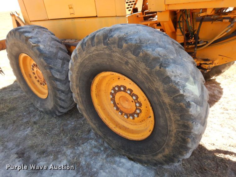 image for item HF9389 1988 John Deere 770BH  motor grader