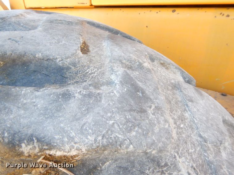 image for item HF9389 1988 John Deere 770BH  motor grader