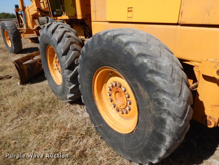 image for item HF9389 1988 John Deere 770BH  motor grader