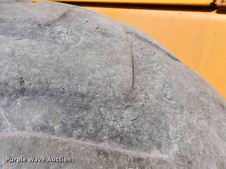 image for item HF9389 1988 John Deere 770BH  motor grader