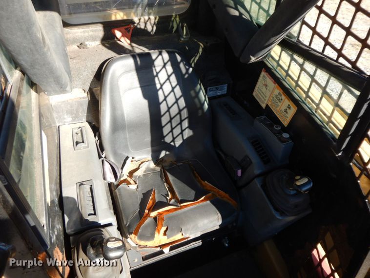 image for item HF9395 2005 ASV RC100  tracked skid steer loader