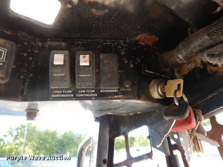 image for item HF9395 2005 ASV RC100  tracked skid steer loader