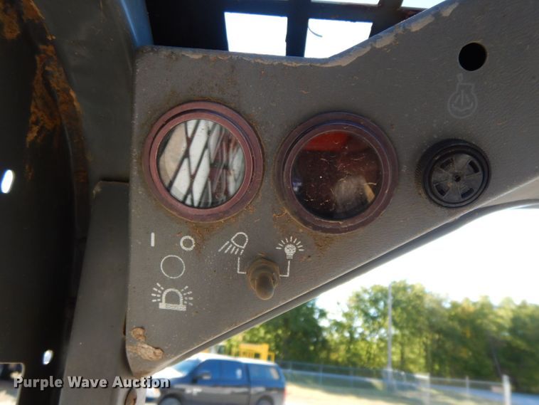 image for item HF9397 2001 Scat Track 1750D  skid steer loader