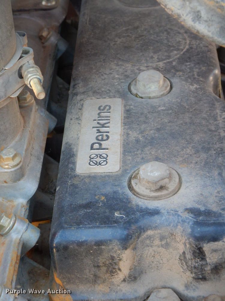 image for item HF9397 2001 Scat Track 1750D  skid steer loader