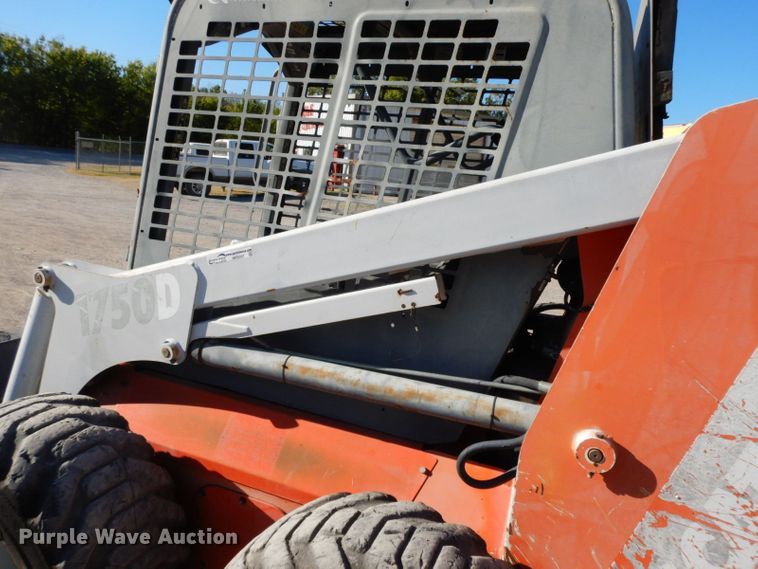 image for item HF9397 2001 Scat Track 1750D  skid steer loader