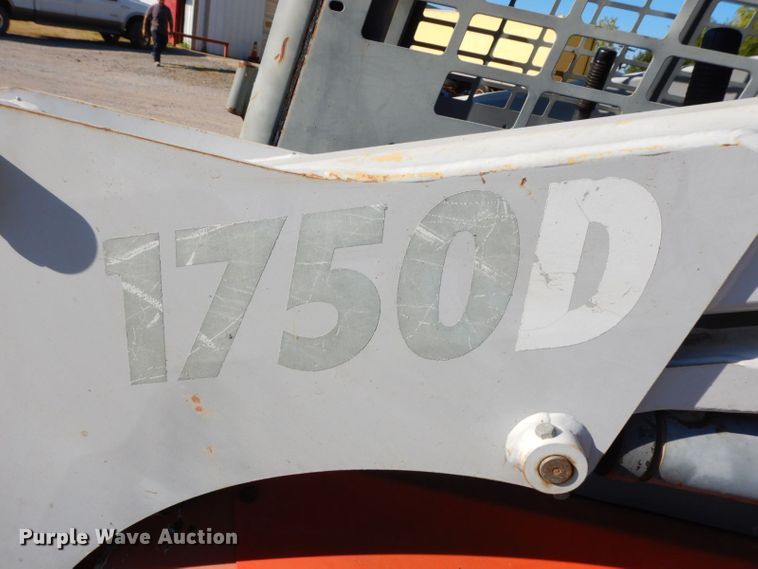 image for item HF9397 2001 Scat Track 1750D  skid steer loader