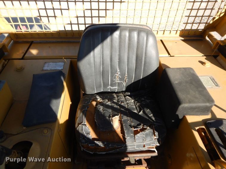 image for item HF9398 1989 Caterpillar D5H LGP  dozer