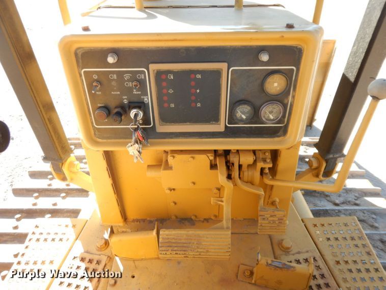 image for item HF9398 1989 Caterpillar D5H LGP  dozer