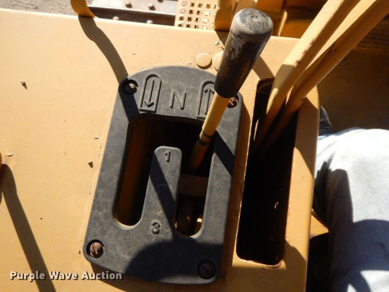 image for item HF9398 1989 Caterpillar D5H LGP  dozer