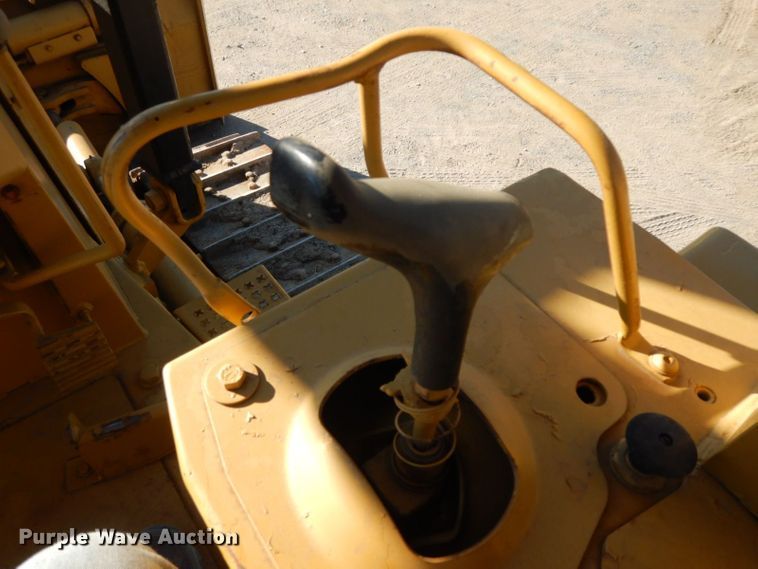 image for item HF9398 1989 Caterpillar D5H LGP  dozer