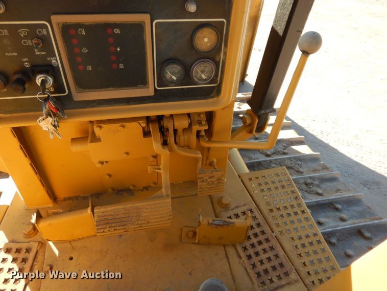 image for item HF9398 1989 Caterpillar D5H LGP  dozer