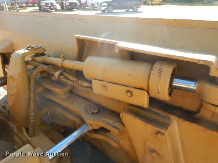 image for item HF9398 1989 Caterpillar D5H LGP  dozer
