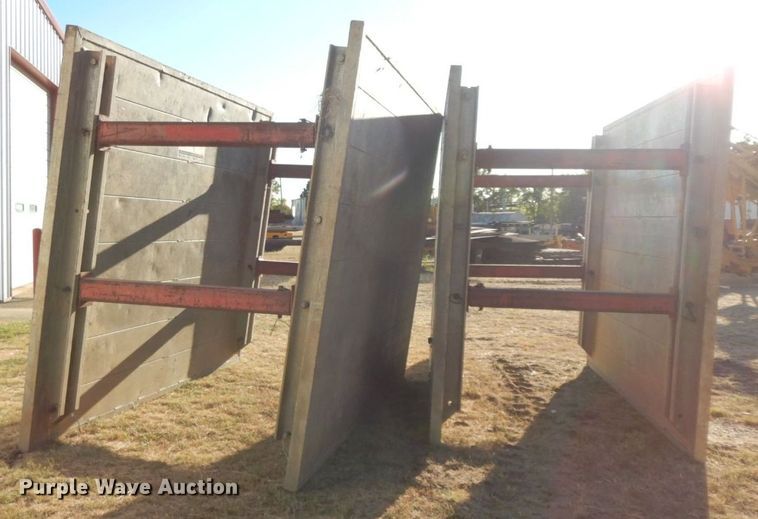 image for item HF9405 (2) Speed Shore APS-0810 trench boxes