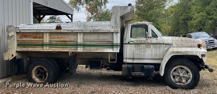 image for item HX9943 1985 Ford F600  dump truck