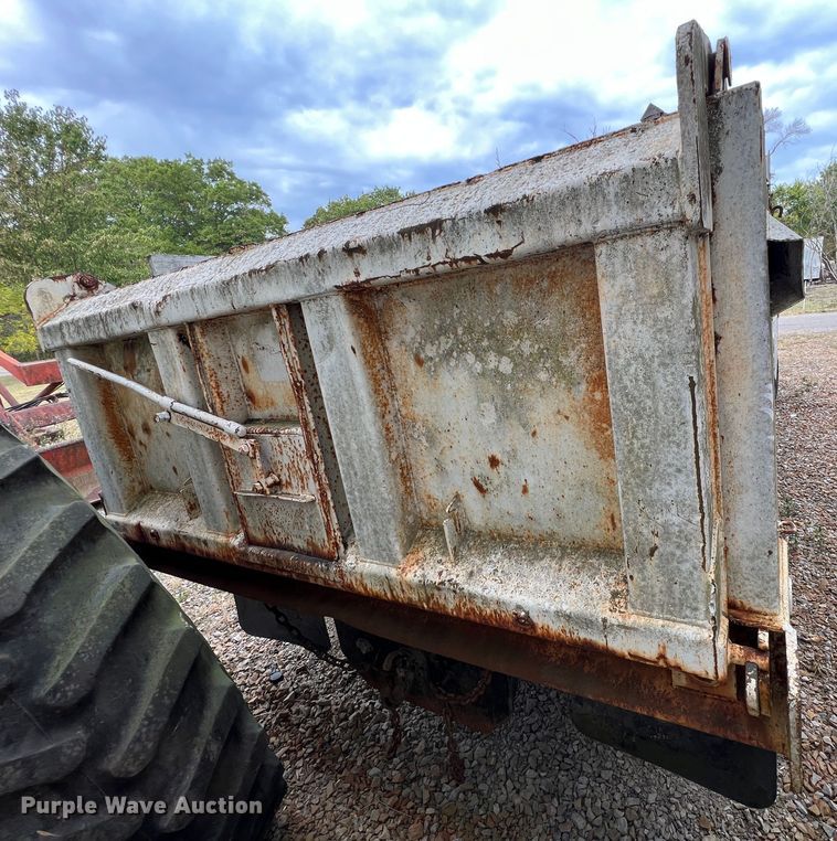 image for item HX9943 1985 Ford F600  dump truck