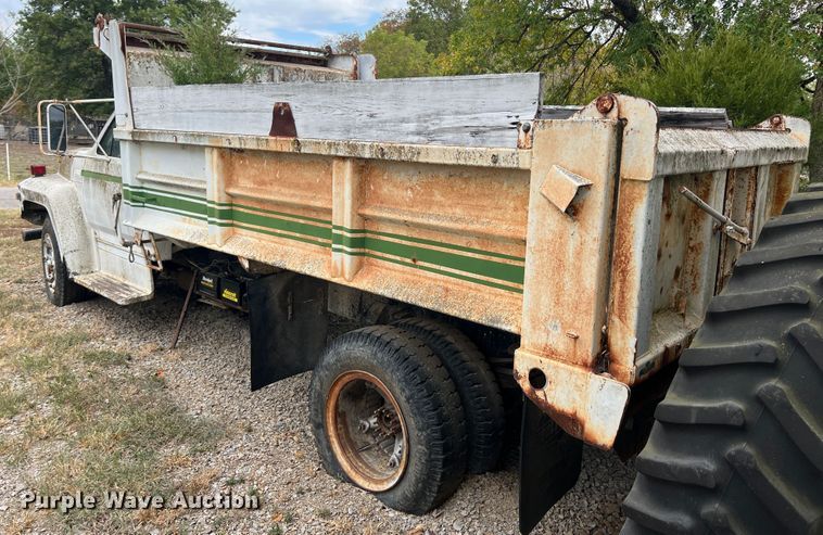 image for item HX9943 1985 Ford F600  dump truck
