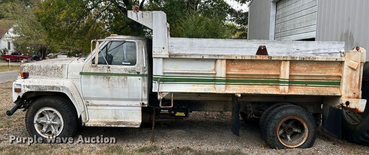 image for item HX9943 1985 Ford F600  dump truck