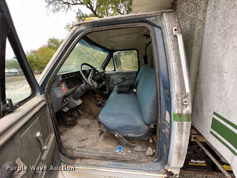 image for item HX9943 1985 Ford F600  dump truck