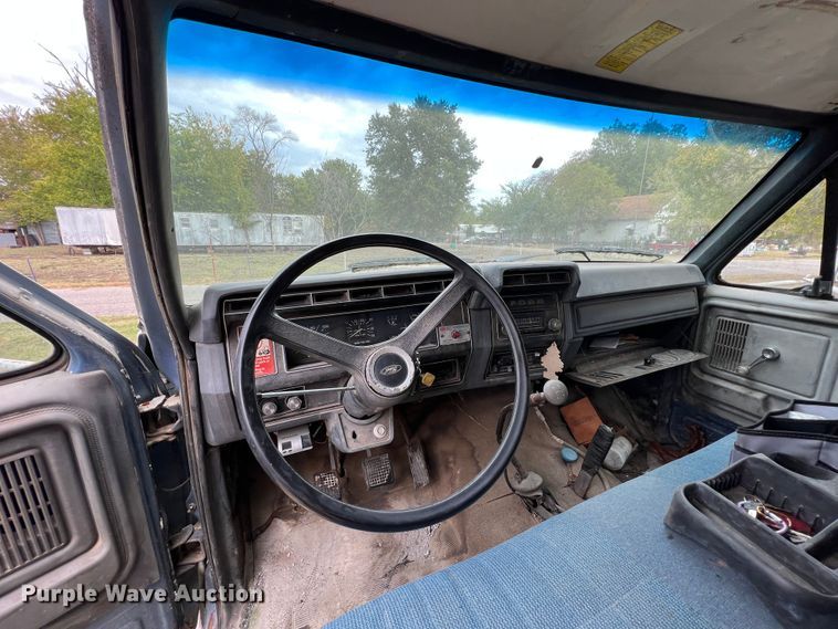 image for item HX9943 1985 Ford F600  dump truck
