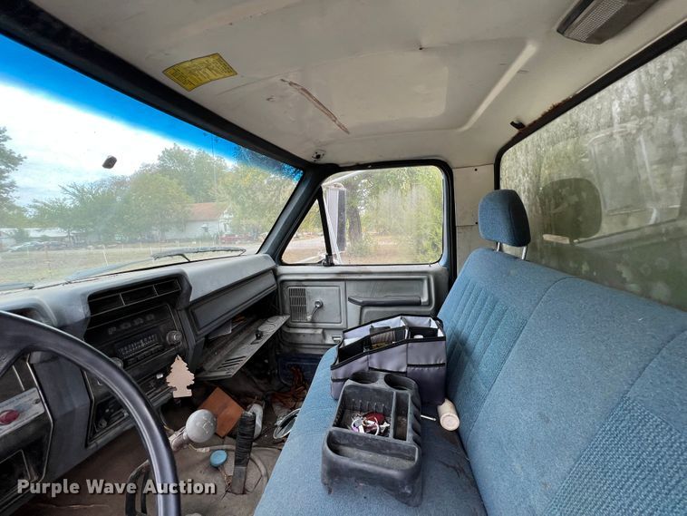 image for item HX9943 1985 Ford F600  dump truck