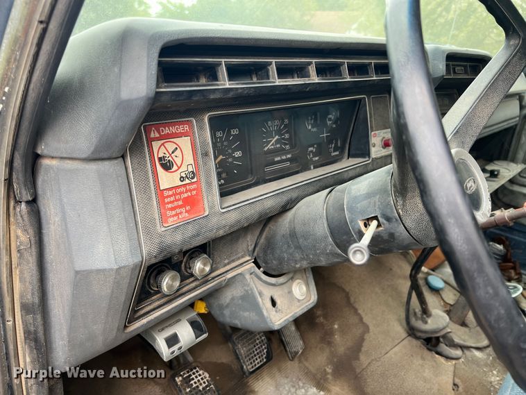 image for item HX9943 1985 Ford F600  dump truck