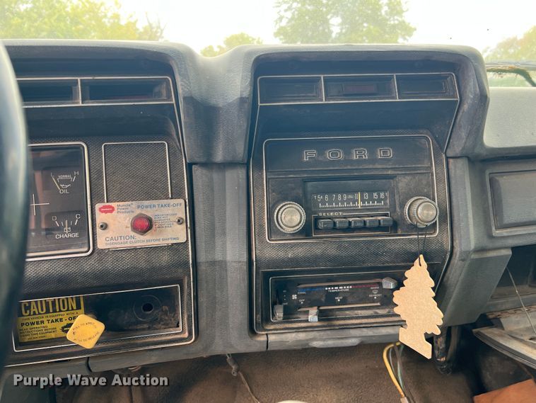 image for item HX9943 1985 Ford F600  dump truck