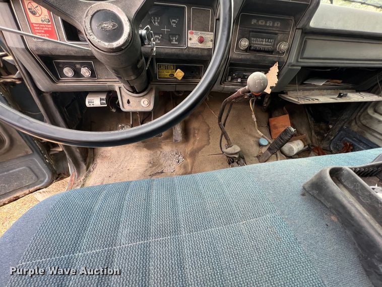 image for item HX9943 1985 Ford F600  dump truck