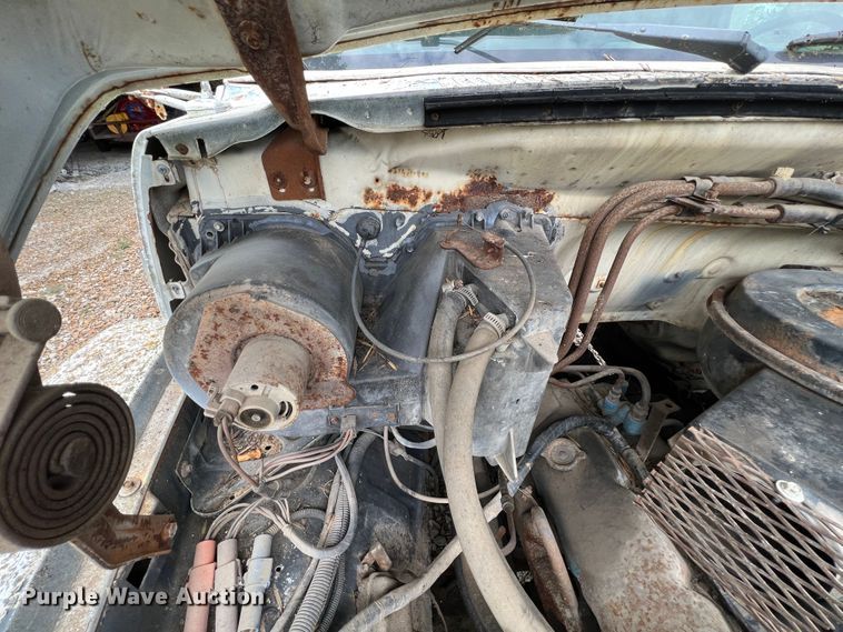 image for item HX9943 1985 Ford F600  dump truck