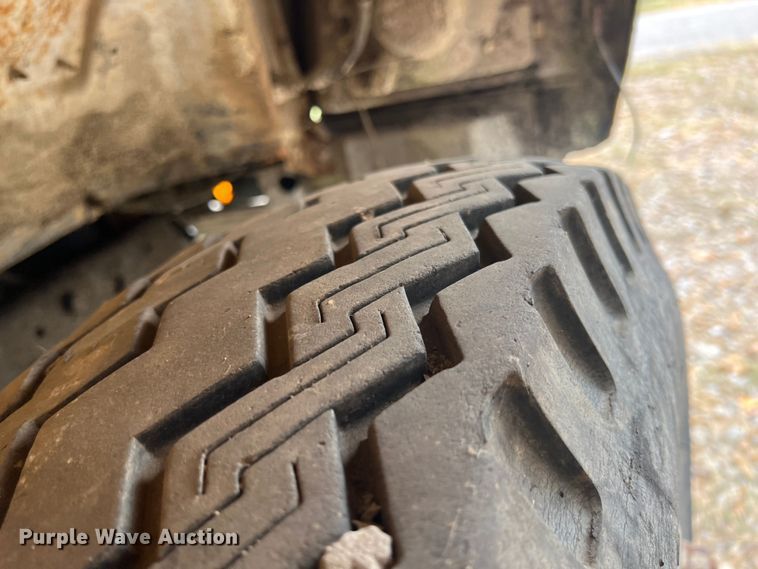 image for item HX9943 1985 Ford F600  dump truck