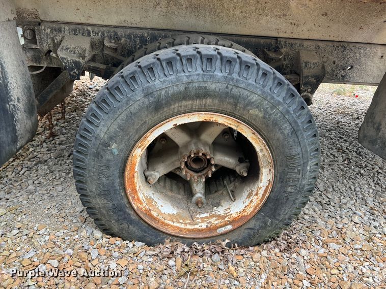 image for item HX9943 1985 Ford F600  dump truck