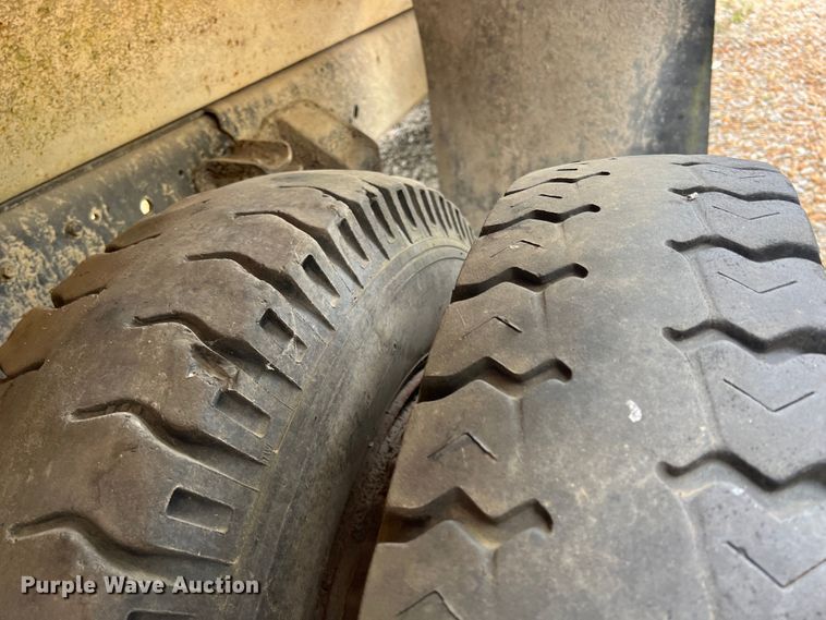 image for item HX9943 1985 Ford F600  dump truck