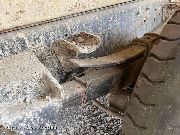 image for item HX9943 1985 Ford F600  dump truck