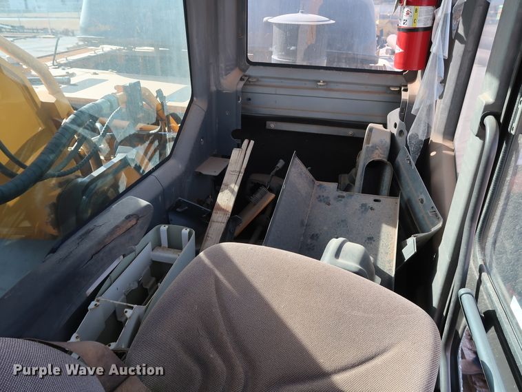 image for item IY9010 2016 Sany SY235C-LC  excavator