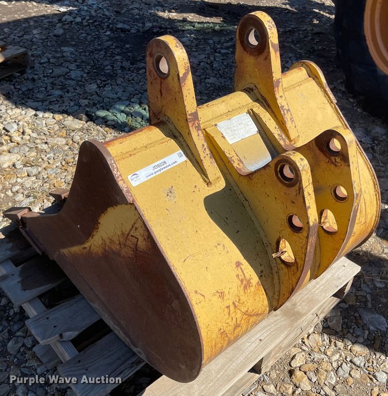 image for item JD9228 Woods  backhoe bucket