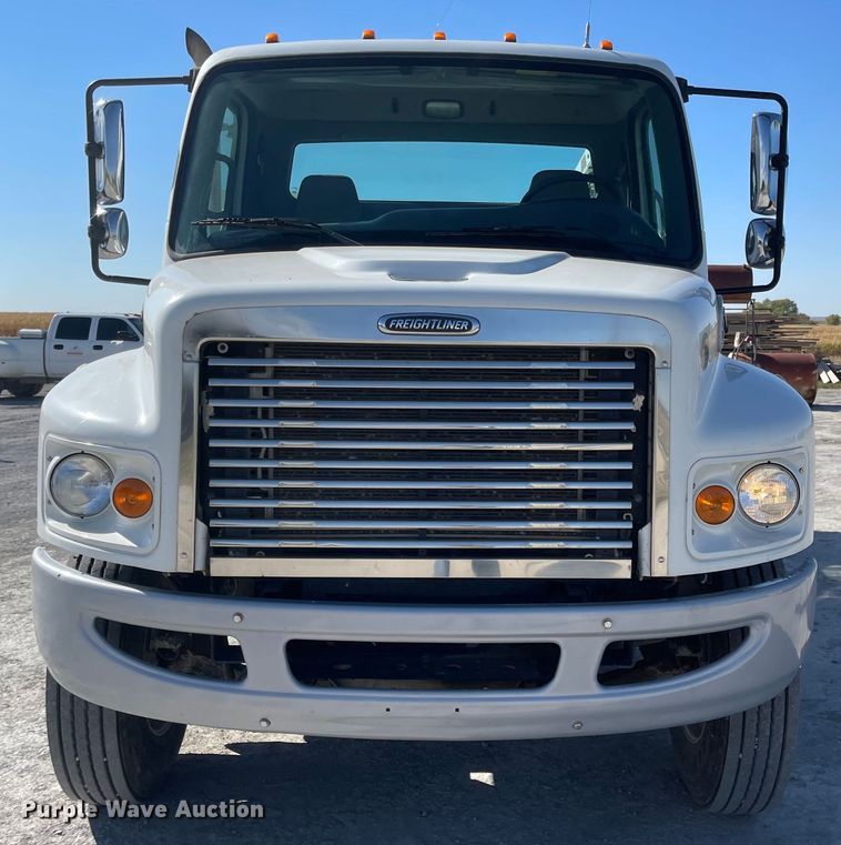 image for item JD9251 2010 Freightliner Business Class M2  utility / service truck