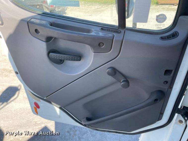 image for item JD9251 2010 Freightliner Business Class M2  utility / service truck