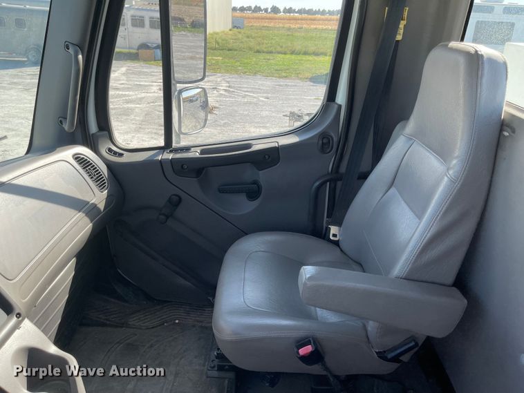 image for item JD9251 2010 Freightliner Business Class M2  utility / service truck