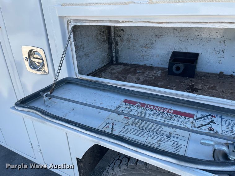 image for item JD9251 2010 Freightliner Business Class M2  utility / service truck