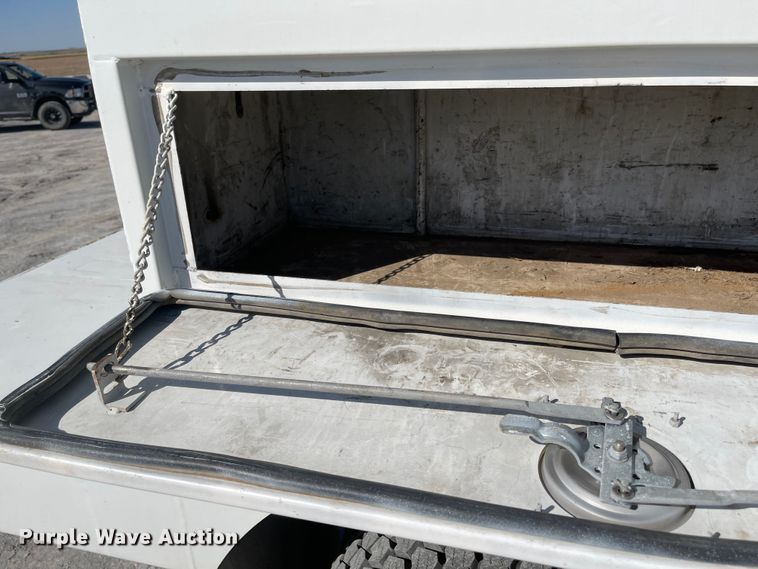 image for item JD9251 2010 Freightliner Business Class M2  utility / service truck