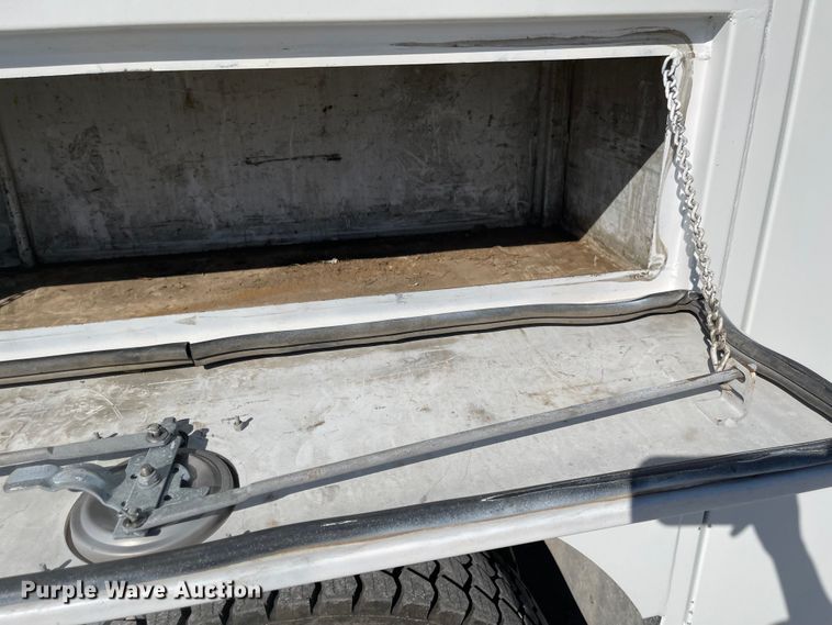 image for item JD9251 2010 Freightliner Business Class M2  utility / service truck