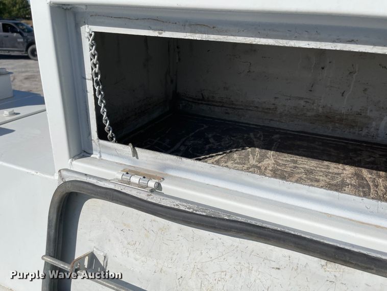 image for item JD9251 2010 Freightliner Business Class M2  utility / service truck