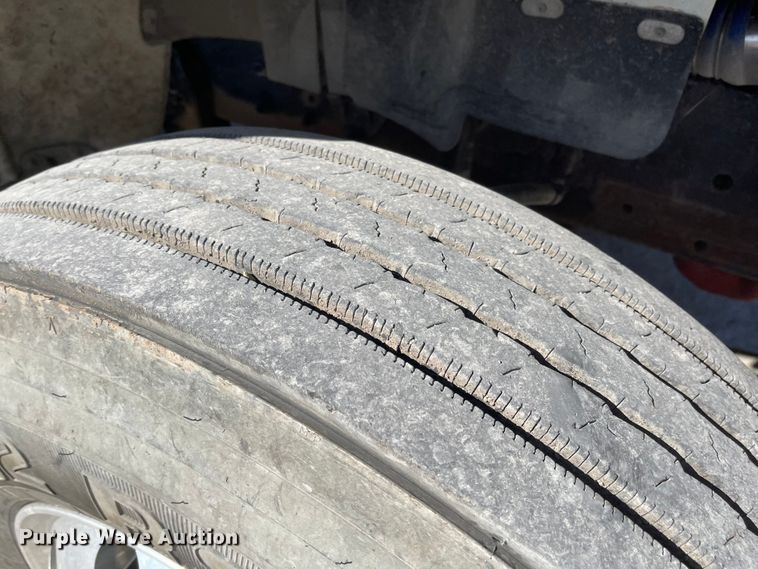 image for item JD9251 2010 Freightliner Business Class M2  utility / service truck