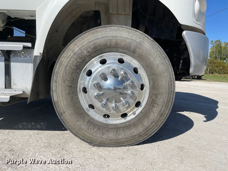 image for item JD9251 2010 Freightliner Business Class M2  utility / service truck