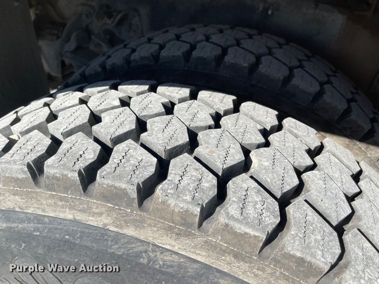 image for item JD9251 2010 Freightliner Business Class M2  utility / service truck