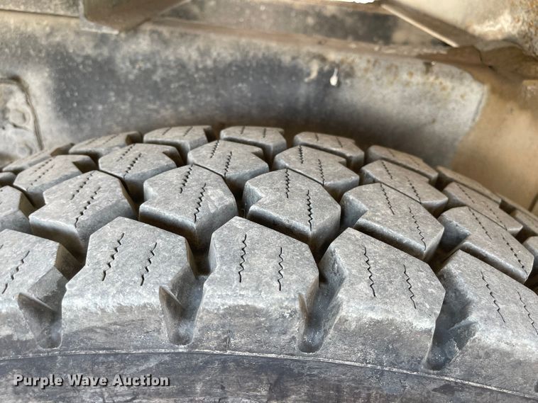 image for item JD9251 2010 Freightliner Business Class M2  utility / service truck