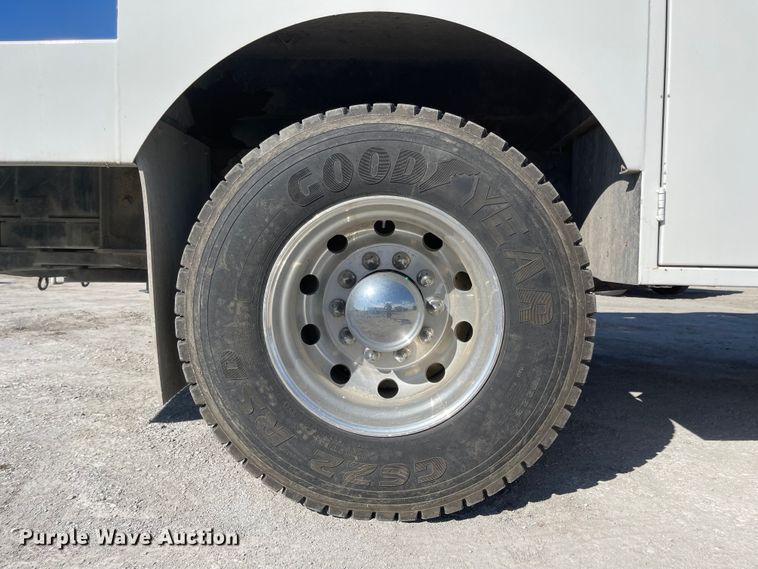 image for item JD9251 2010 Freightliner Business Class M2  utility / service truck