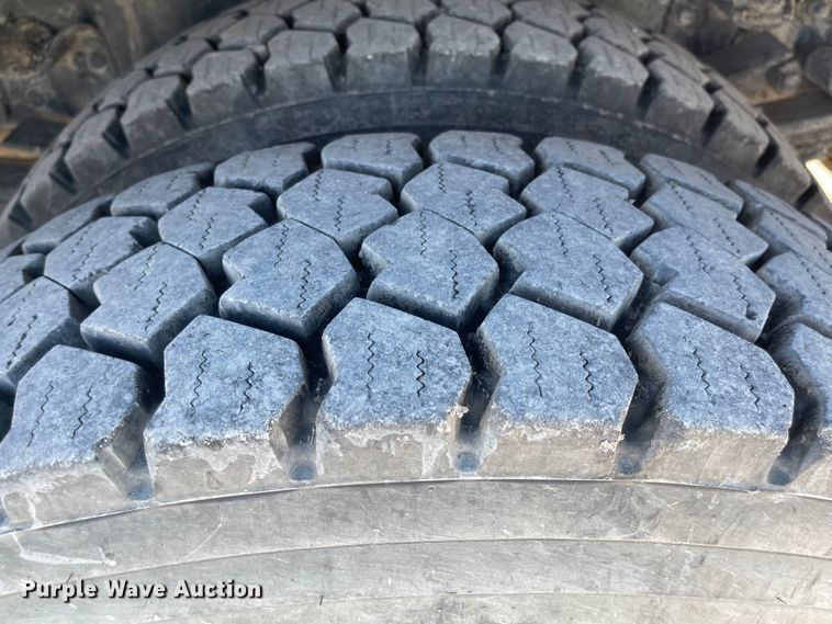 image for item JD9251 2010 Freightliner Business Class M2  utility / service truck