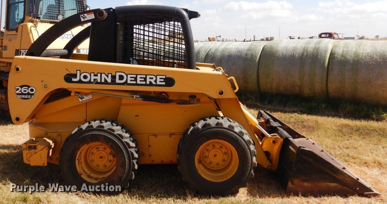 image for item JJ9662 2004 John Deere 260 Series II  skid steer loader
